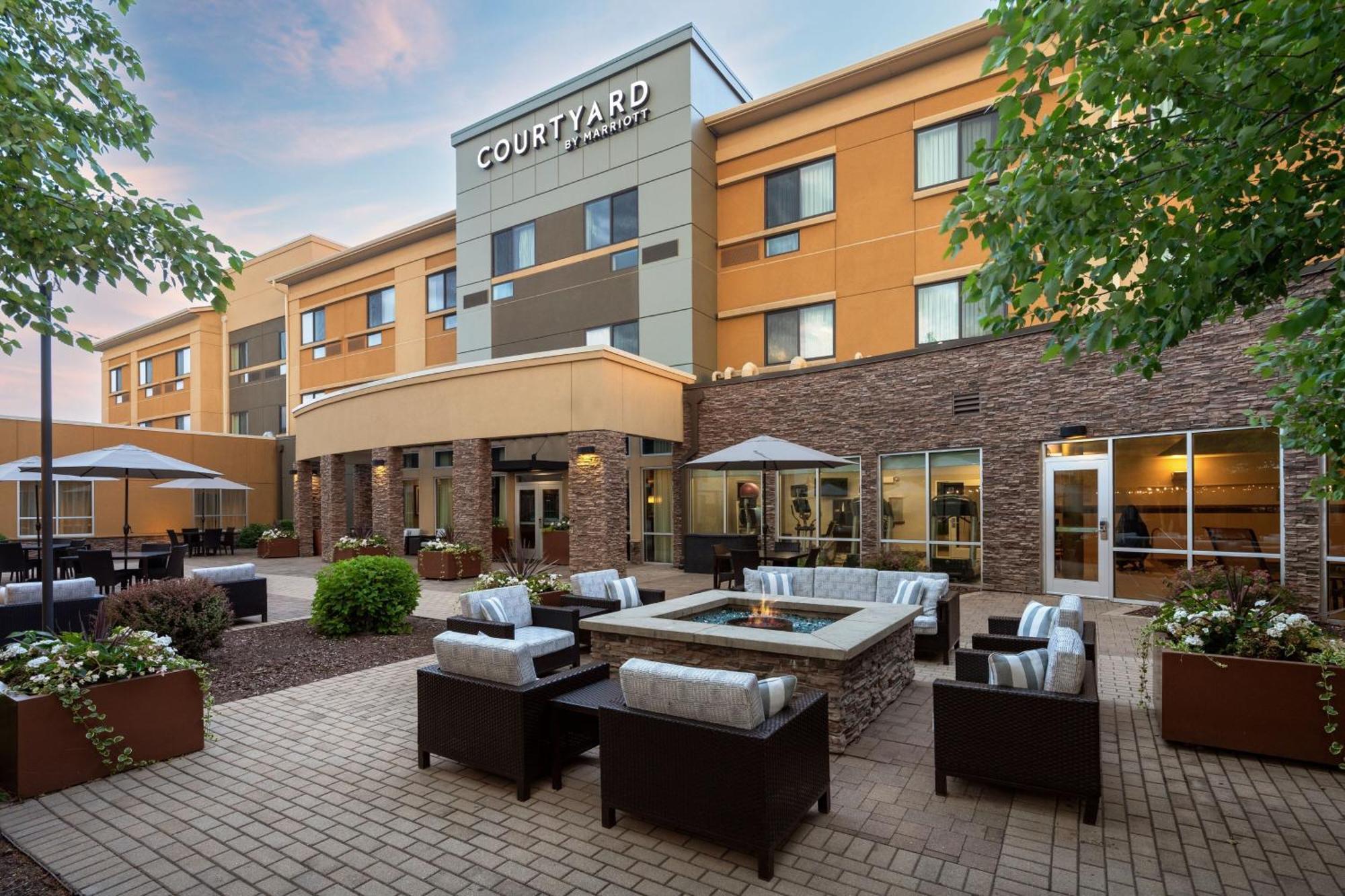 Courtyard Mankato Hotel & Event Center Exterior photo